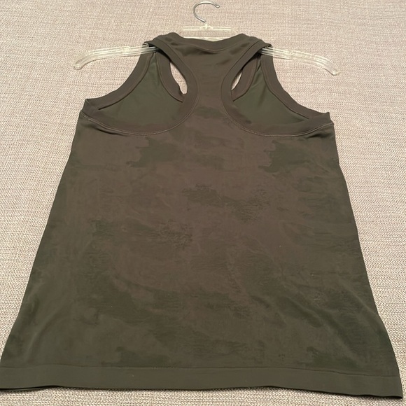 ATHLETA Athletic Green Camouflage Racerback Tank Top - Picture 10 of 11